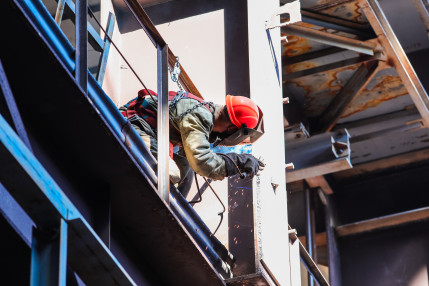 Компанія «АЛД_Інжиніринг та будівництво» інвестує в програму оновлення спецодягу та засобів індивідуального захисту для працівників