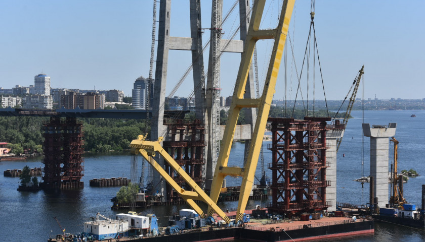 Мостовий перехід через річку Дніпро